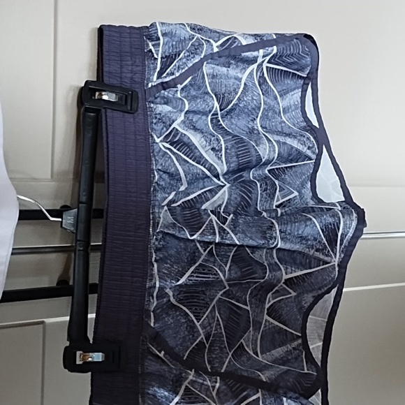 Champion Women's Athletic Shorts in Black and Gray W White Large Tank Large - Picture 3 of 4